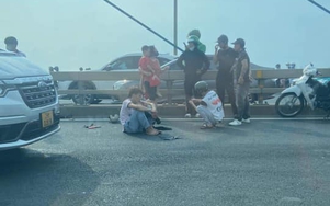 Hãi hùng xe máy đi ngược chiều gây tai nạn liên hoàn trên cầu Nhật Tân