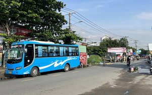 Bản tin TNGT 19/9: Một phụ nữ đi xe máy bị xe khách cán qua sau va chạm