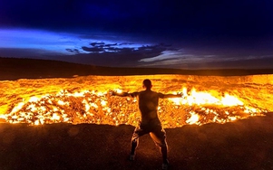 Khám phá "cổng địa ngục" không ngừng rực lửa 50 năm qua ở Turkmenistan
