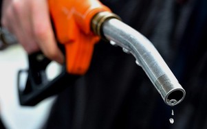Bộ Công thương: Quỹ bình ổn xăng dầu bị ngân hàng “cấn nợ”