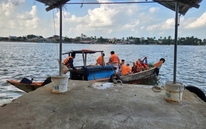 Quảng Nam: Phà qua sông bị hỏng, dân xã đảo chật vật vào đất liền