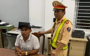 Cảnh sát giao thông Quảng Ngãi bắt đối tượng truy nã trốn chạy trên xe khách