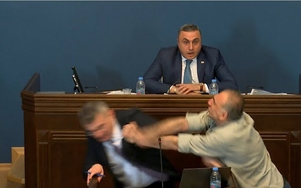 Video nghị sĩ Georgia ẩu đả ngay giữa phiên họp Quốc hội