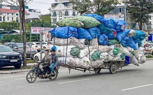 Hà Nội: Xe tự chế vẫn vô tư chở hàng quá khổ, tiềm ẩn tai nạn