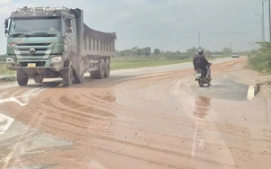 CSGT Bắc Ninh xử phạt hàng loạt xe tải tha đất ra đường bộ, làm mất ATGT