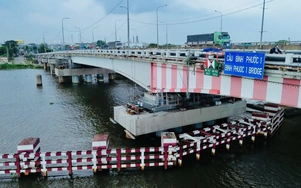 Cầu Bình Phước 1 được nâng cao 1,25m bằng công nghệ kích thủy lực đồng bộ
