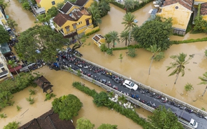 Toàn cảnh phố cổ Hội An ngập sâu trong nước qua góc chụp flycam