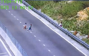 Ba thiếu niên ngang nhiên vào cao tốc Cam Lâm - Vĩnh Hảo chặn xe, ném đá