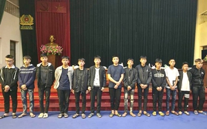 Bắt nhóm quái xế cầm hung khí diễu phố ở Bắc Ninh