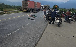 Huế: Ô tô tải va chạm xe máy làm 2 người tử vong tại chỗ