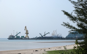 Gỡ "nút thắt" hàng lỏng tại cảng Chân Mây