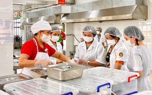 Hà Nội yêu cầu siết quy trình lựa chọn nhà cung cấp suất ăn bán trú