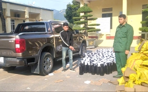 Bắt đối tượng vận chuyển trái phép 224 bình khí cười tại Quảng Ninh