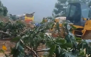 Hàng trăm ô tô mắc kẹt do sạt lở đường Hồ Chí Minh, Trường Sơn Đông