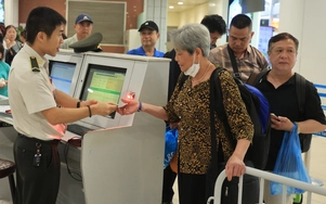 Người cao tuổi được hưởng những ưu đãi gì khi đi máy bay?