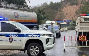 Đèo Ngoạn Mục xuất hiện thêm nhiều điểm sạt lở, tạm cấm phương tiện qua lại