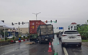 Hải Phòng: Va chạm xe container lúc rạng sáng, tài xế xe tải tử vong tại chỗ