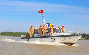 CSGT Thanh Hóa ra quân đảm bảo an toàn đường thủy