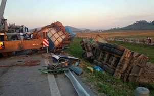 Đâm xe liên hoàn trên cao tốc Bắc - Nam qua Nghệ An, 2 người bị thương