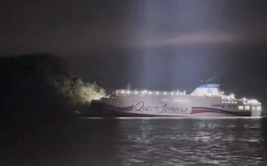 Hàn Quốc: Phà chở 267 người mắc cạn trong đêm