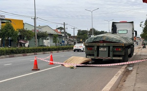 Xe máy tông đuôi xe đầu kéo, một người tử vong