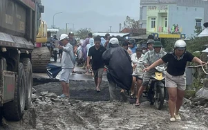 Đắk Lắk: Nỗ lực nối lại mạch máu giao thông cầu Lò Gốm, mở đường cứu trợ vùng ngập lũ