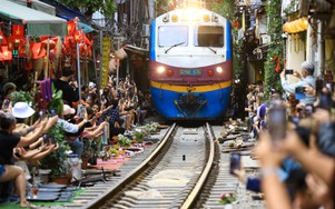 Phố đường tàu - hành lang an toàn giao thông đường sắt phải được bảo vệ nghiêm ngặt
