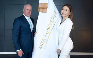 Chủ tịch Miss Universe tìm đường giảm án sau khi bị truy tố vì buôn ma túy, vũ khí