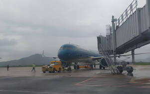 68 chuyến bay phải đổi đường tránh bão số 15