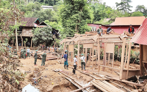 Thủ tướng phát động chiến dịch thần tốc sửa chữa, xây lại nhà sau thiên tai miền Trung
