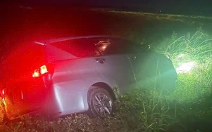 Bị truy đuổi, nhóm đối tượng trộm chó bỏ lại ô tô cùng tang vật bên đường