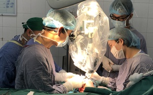Lần đầu tiên tại Việt Nam, vi phẫu cứu ngón tay bị đứt rời suốt 25 giờ