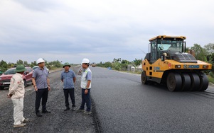 Ấm lòng công nhân trên công trường cao tốc Cần Thơ - Cà Mau những ngày đêm nước rút