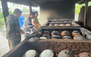 Hành trình biến những hạt muối thô thành "hạt ngọc mặn của trời"