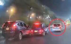 Xe con chuyển làn không xi nhan, gây va chạm trên đường Võ Nguyên Giáp, Hà Nội