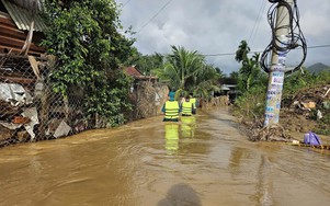 Khánh Hòa: Mưa lớn trong đêm, nhiều nơi ngập cục bộ, giao thông bị chia cắt