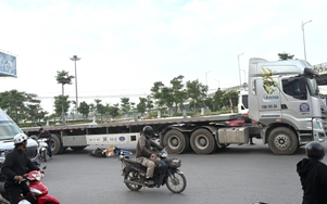 Hải Phòng: Va chạm với xe đầu kéo, người phụ nữ đi xe đạp điện tử vong