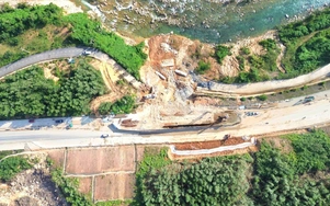 Tổ chức giao thông một làn tại điểm sạt lở trên cao tốc La Sơn - Hòa Liên thêm 30 ngày