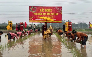 Đặc sắc lễ hội "Vua Hùng dạy dân cấy lúa"