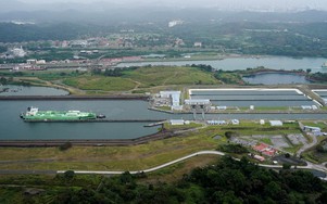 Ông Trump: Phải miễn phí cho tàu Mỹ qua kênh đào Panama và Suez
