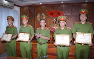 Khen thưởng công an, người dân truy bắt 2 đối tượng cướp giật tài sản