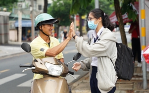 Hư xe trên đường, thí sinh có pha xử lý thông minh để không bỏ lỡ kỳ thi tốt nghiệp THPT