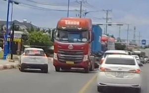 Xe con lấn làn ngược chiều, suýt gây tai nạn giao thông
