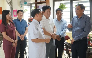 Hỗ trợ tiền cho các gia đình có người thiệt mạng, bị thương trong vụ sạt lở đất ở Lào Cai