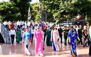 Nghìn người nô nức về Tây Sơn dự lễ giỗ Vua Quang Trung