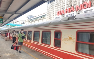Tàu Hoa phượng đỏ giảm sâu giá vé, mua 3 tặng 1
