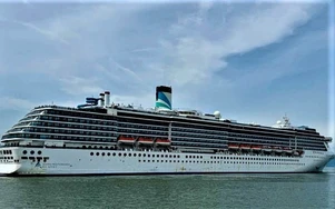 Huế: Tàu Adora Mediterranea chở 2.680 hành khách "xông đất" cảng Chân Mây