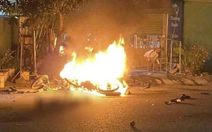 Bản tin TNGT 12/1: Hai xe máy cháy rụi sau va chạm ở TP.HCM, một người tử vong