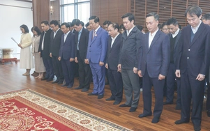 Trang nghiêm Lễ dâng hương kỷ niệm 96 năm Ngày thành lập Đảng tại Bộ Xây dựng