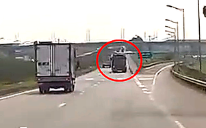 Tài xế liều lĩnh lùi xe ben trên cao tốc Hà Nội - Thái Nguyên